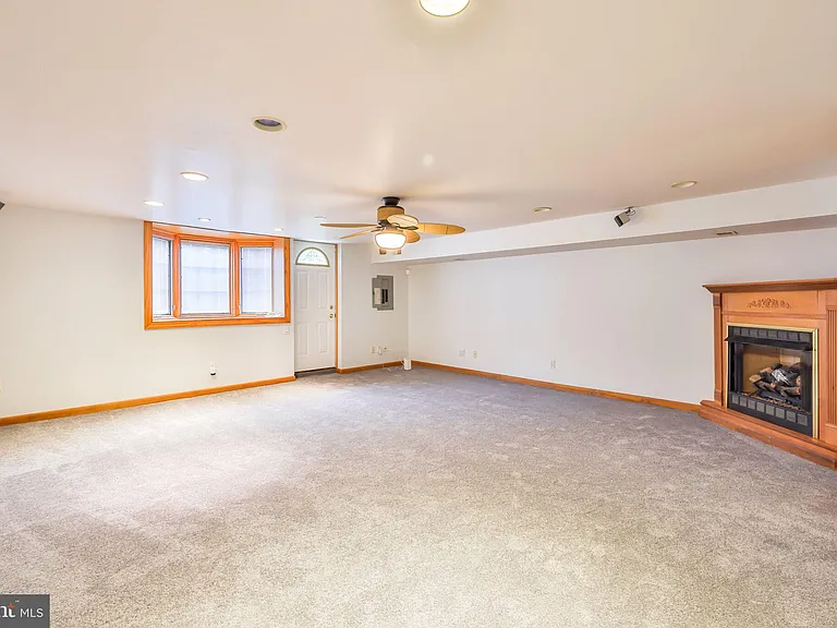 9898 Wistaria St — Photo 39