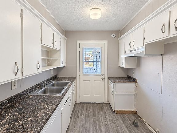 3rd image of 2122 21st St