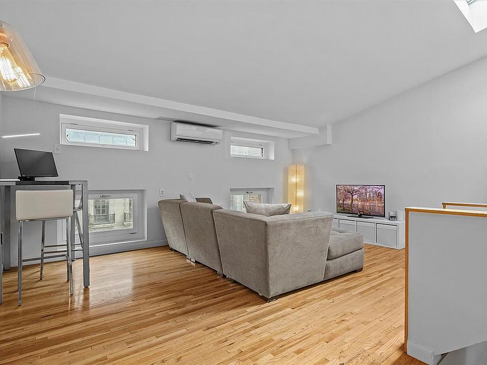 1st image of 18 E 63rd St APT 9
