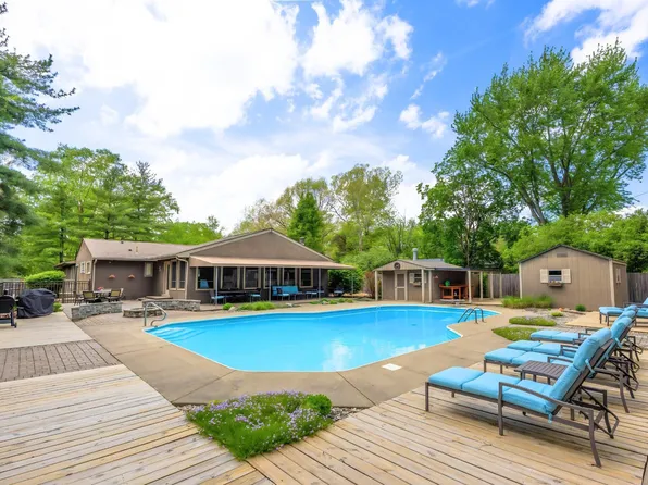 4994 Henderson Heights Rd, Columbus, OH 43220