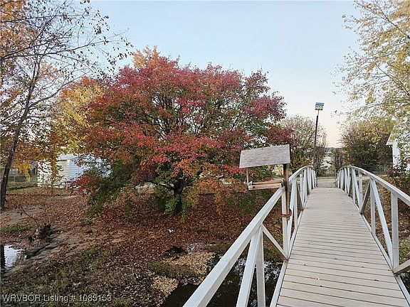 3rd image of 302 Cedar Creek Dr