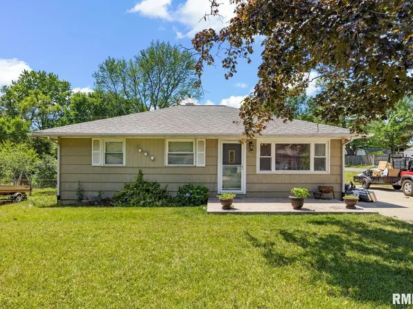 201 Bess St, Washington, IL 61571