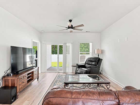 5th image of 1105 Lauryn Oak Loop