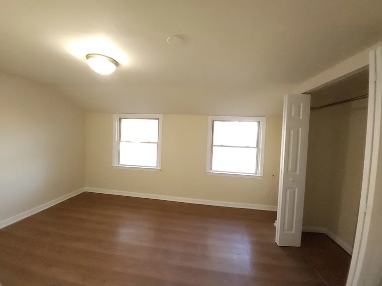 5023 Emo St — Photo 10