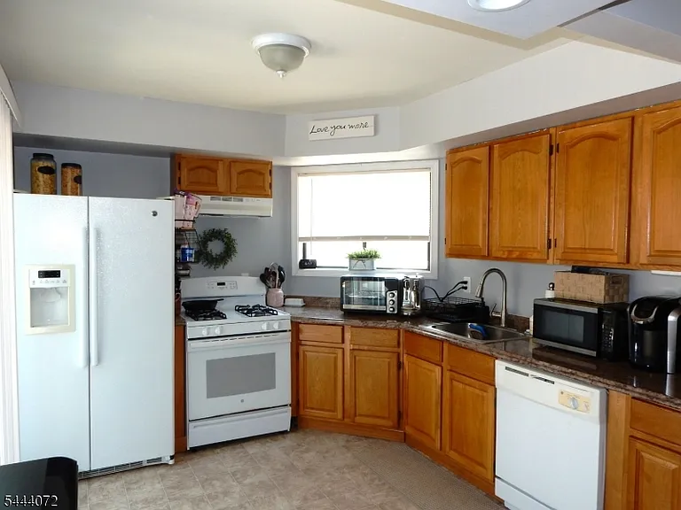 51 Edinborough Ct — Photo 4