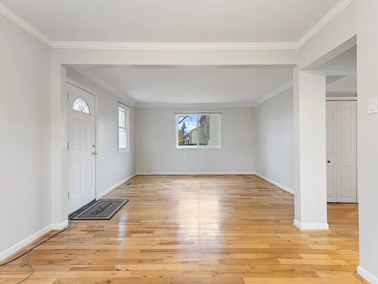 3010 Hessel Ave — Photo 7