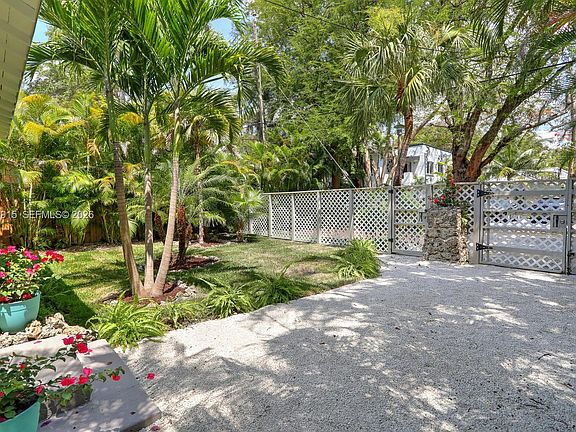 2nd image of 3660 Poinciana Ave