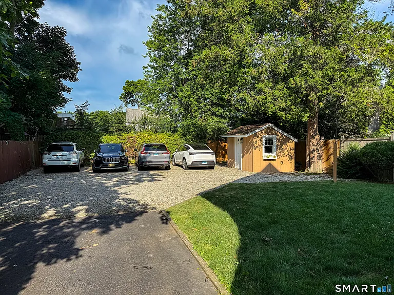 38 Gregory Blvd — Photo 3