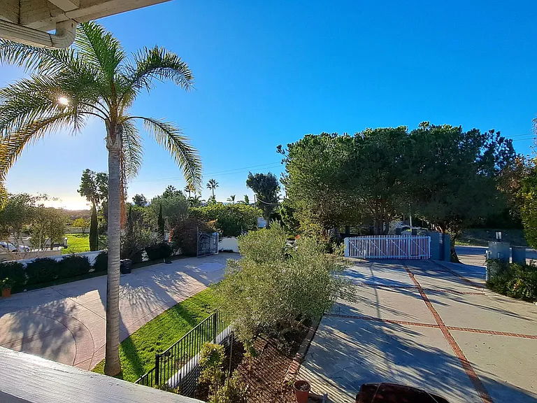 5910 Kanan Dume Rd — Photo 25