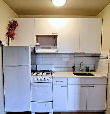 2nd image of 317 W 12th St APT 4