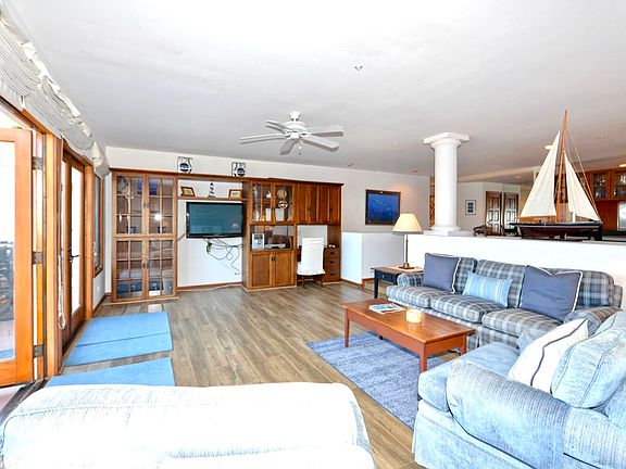 2nd image of 58 Gaviota Building 18
