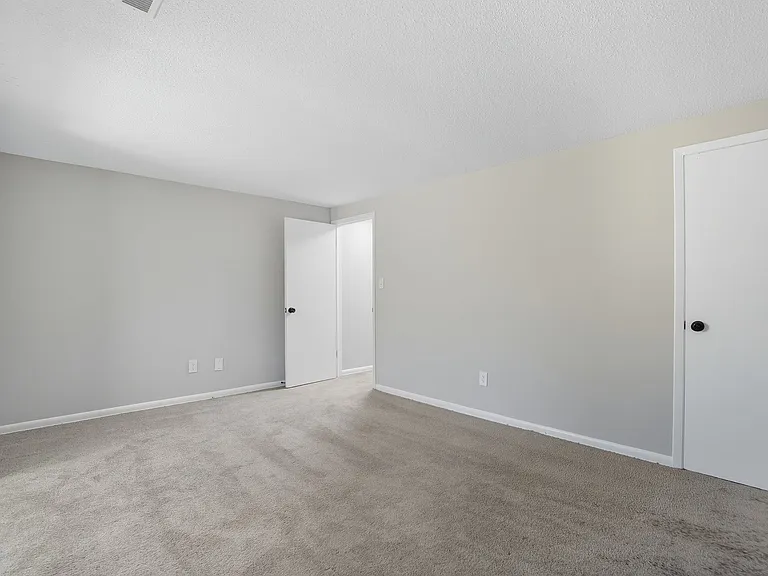 Coventry Court Townhomes — Photo 15