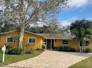 1425 San Roberto Cir, Fort Myers, FL 33901