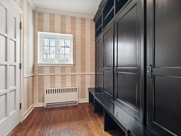 5th image of 867 Broadview Ave