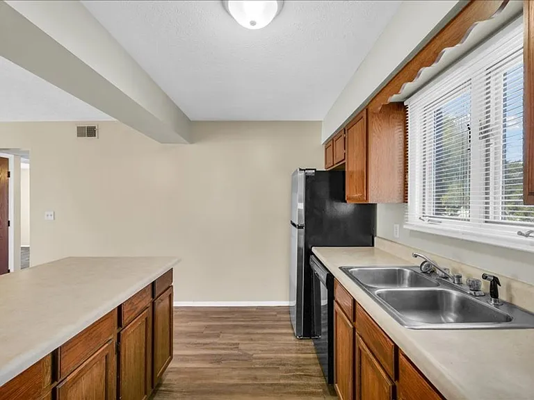 8 Ross — Photo 19