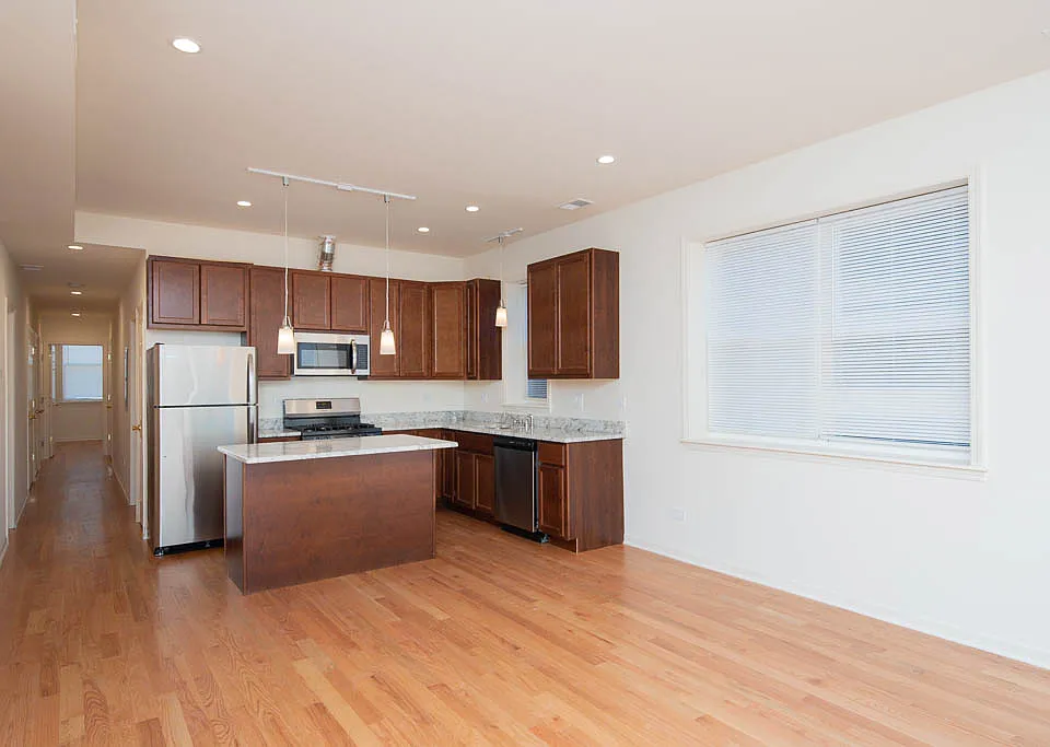 3020 N Leavitt St #1