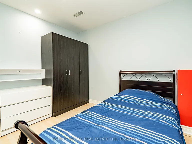 68 Nantucket Dr #BASEMENT — Photo 13