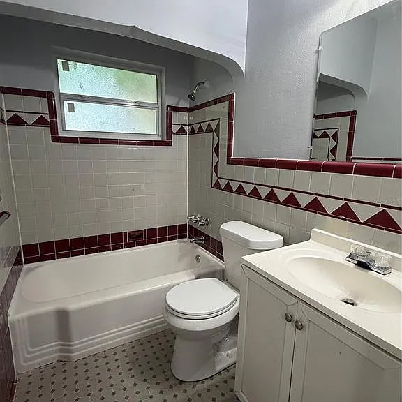 625 Kingston St S — Photo 8
