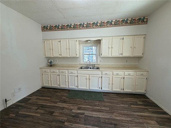 3rd image of 301 E 6th Ave