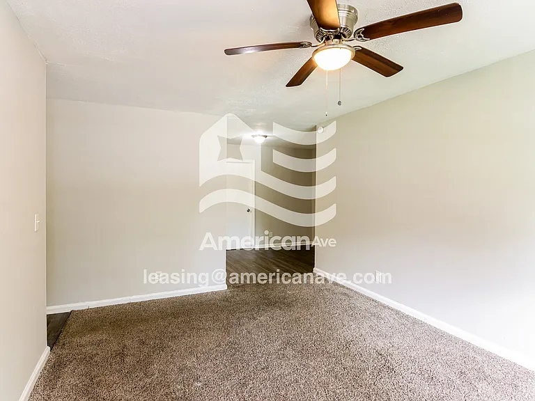 558371_005_living_room_5.jpg