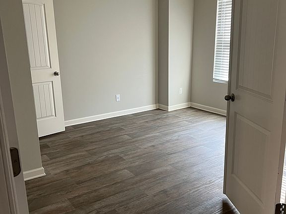 3rd image of 627 Overlook Rd