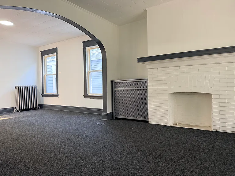 634 E Ferry St #2 — Photo 4