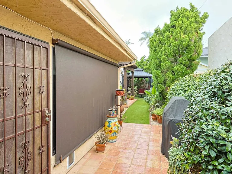 1027 Encino Row — Photo 49