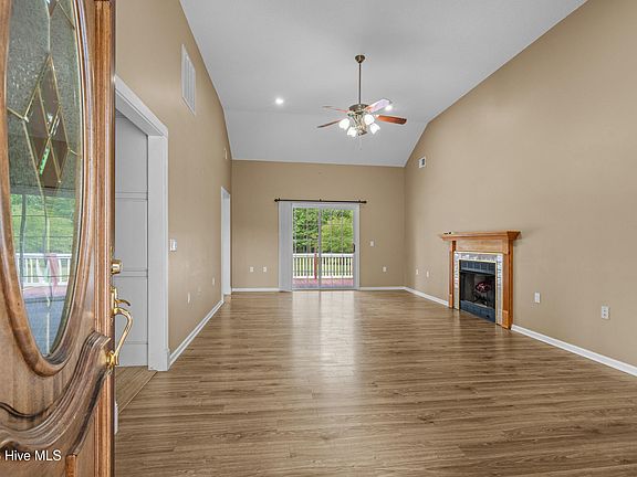 3rd image of 381 Green Bay Road NW