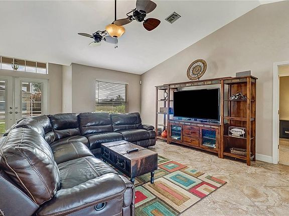 4th image of 2626 SW 21st Ave