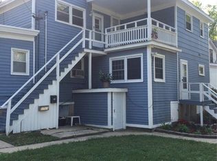 140 College St APT 3, Elgin, IL 60120