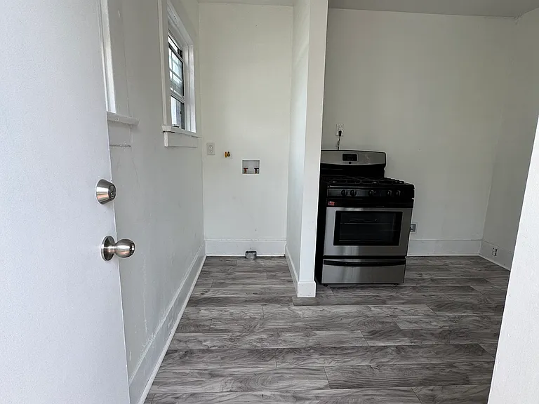 5886 Myrtle Ave — Photo 11