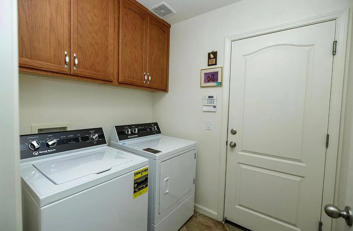 4 bed, 1601 sqft, $2,700 — Photo 3