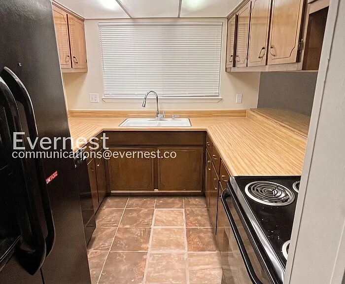 1845 Stonehenge Dr — Photo 2