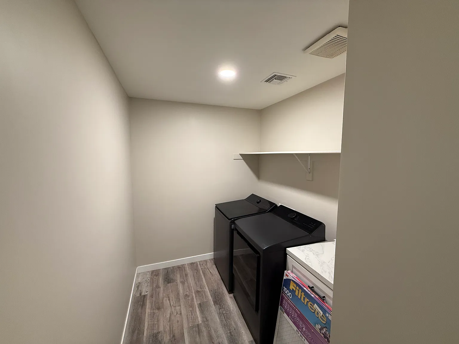 4 bed, 2091 sqft, $4,600 — Photo 3