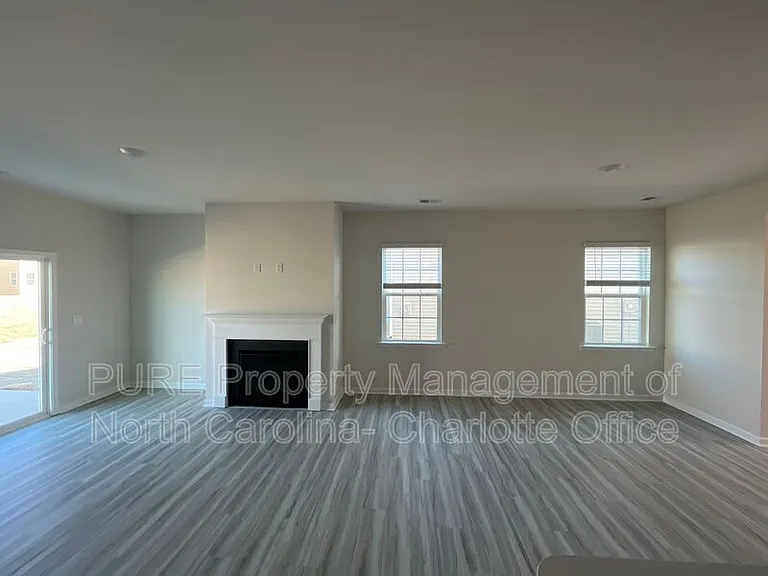 128 Sycamore Springs Dr — Photo 6