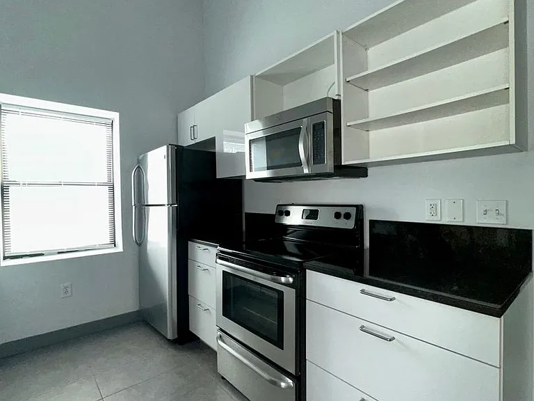 414 Crown St — Photo 3
