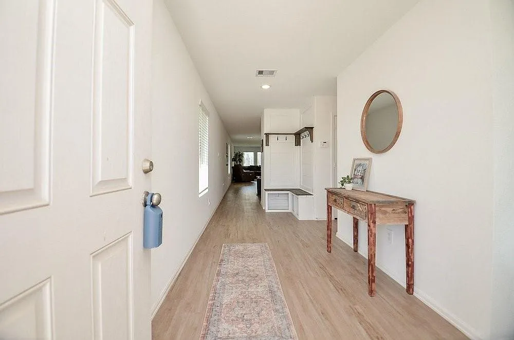 4 bed, 2.0 bath, 1631 sqft, $2,050 — Photo 4