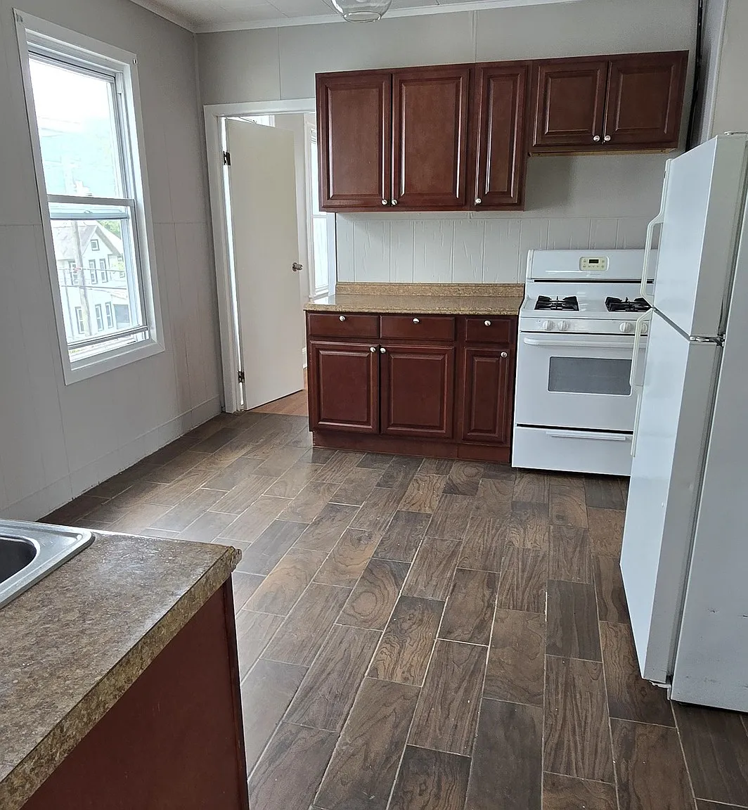 2 bed, 1.0 bath, 912 sqft, $1,650 — Photo 2