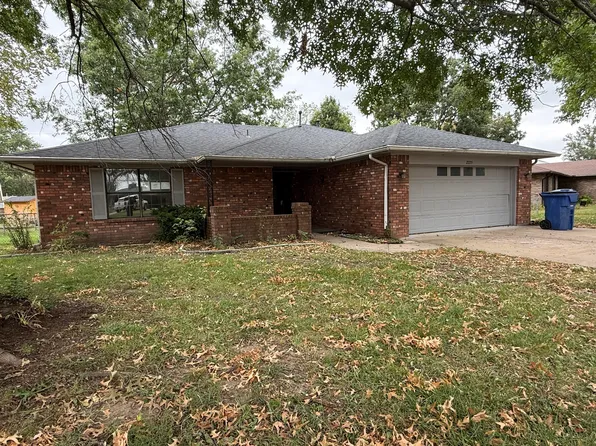 2225 Elmwood Ln, Miami, OK 74354