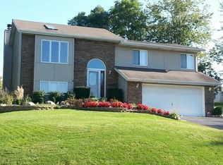 2161 Green Valley Dr, Crown Point, IN 46307