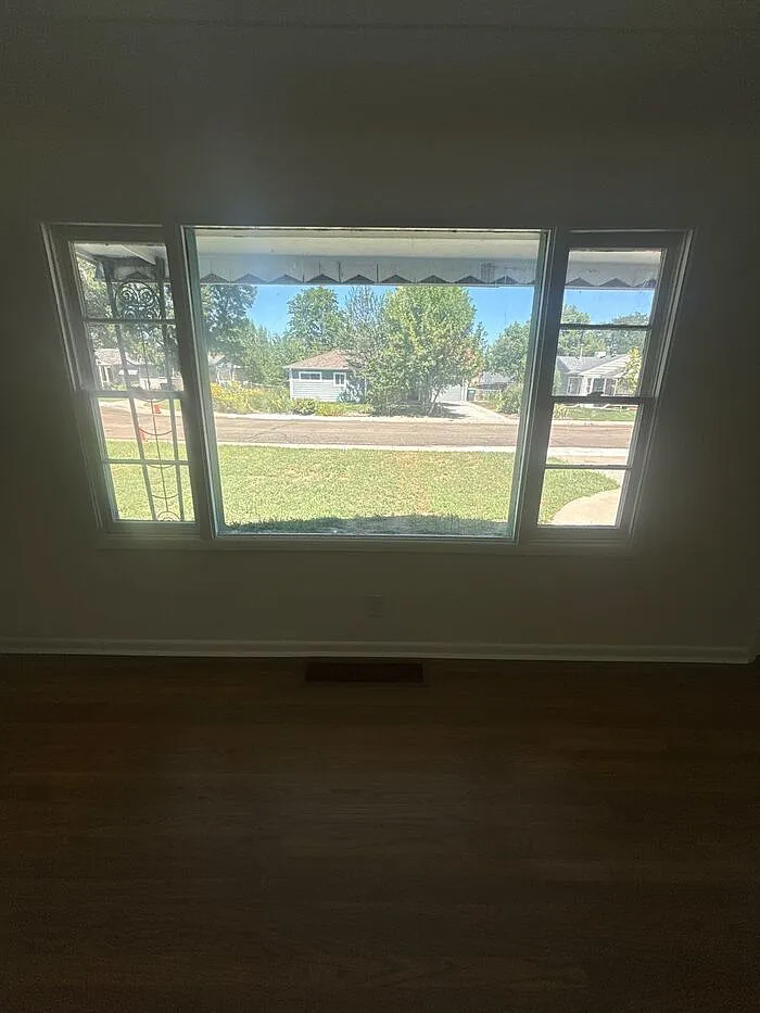 4 bed, 1.5 bath, 2000 sqft, $3,100 — Photo 3