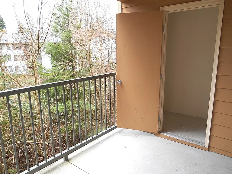 Oak Tree Apartments — Photo 33