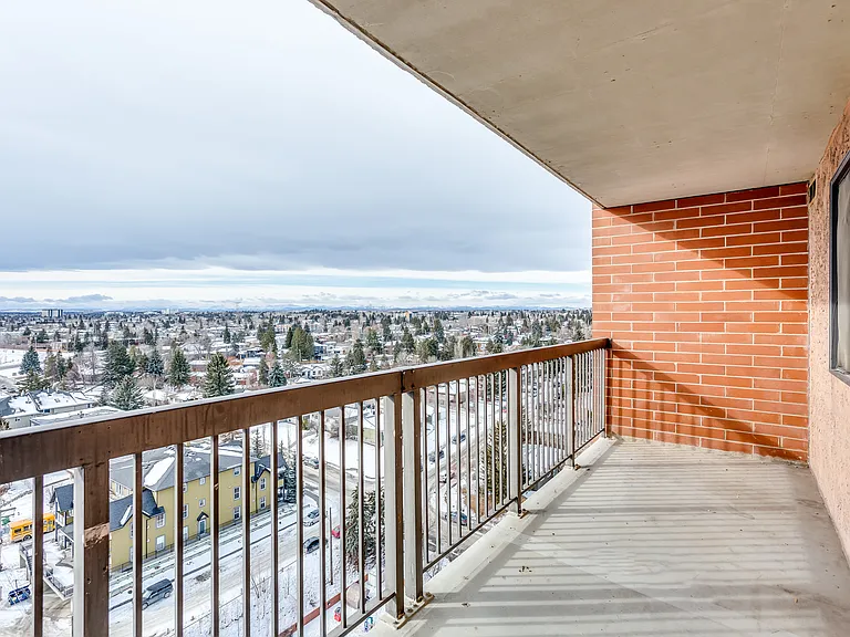 4637 Macleod Trl SW — Photo 12