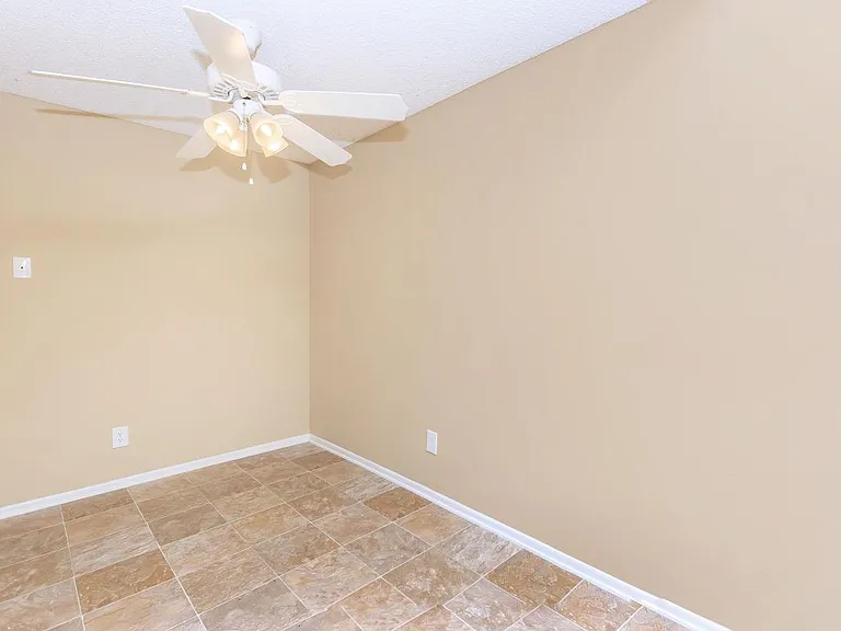 Heritage Park Alta Loma 55+ — Photo 41