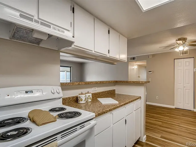 18064 E Ohio Ave #203 — Photo 4