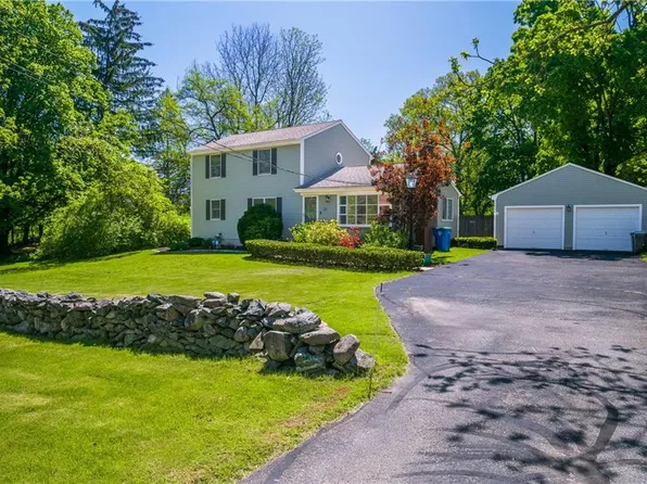 33 Wilbur Rd, Lincoln, RI 02865