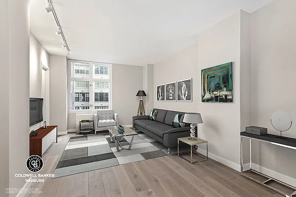 Rented by Coldwell Banker Warburg | media 9