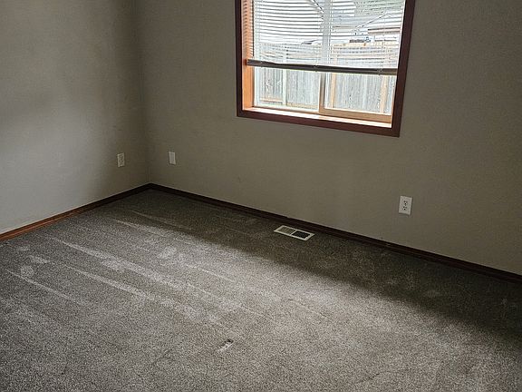5th image of 504 N Granite Ave