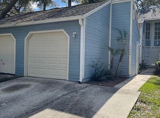 9462 Forest Hills Cir, Tampa, FL 33612