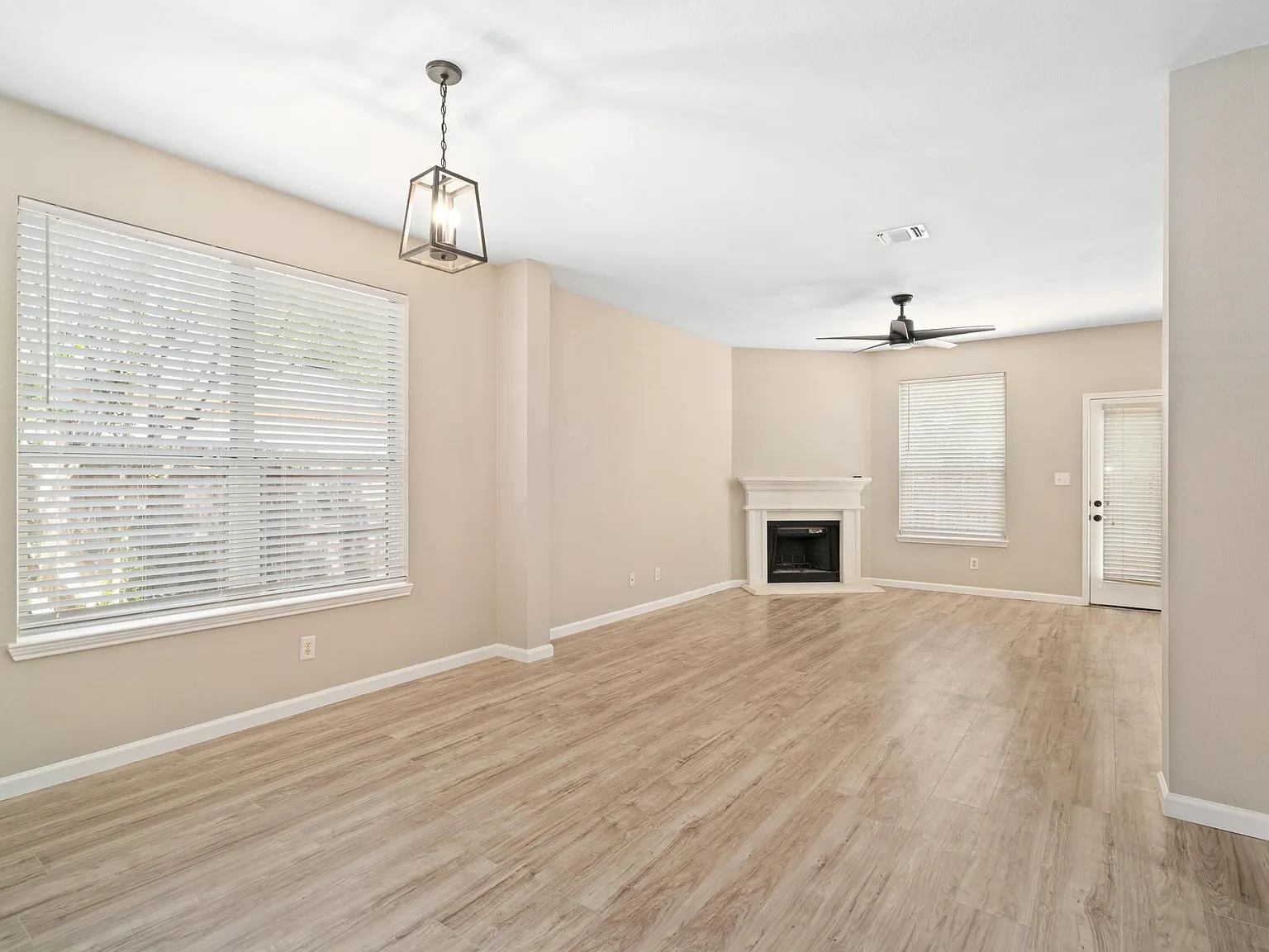 3 bed, 1445 sqft, $2,450 — Photo 2
